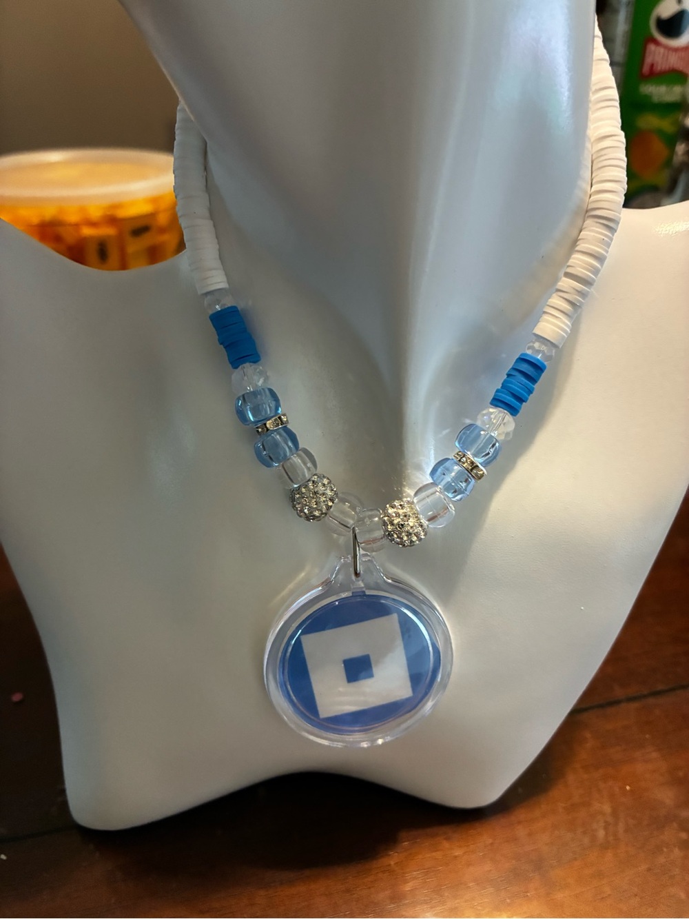 Blue Roblox necklace - Picture 6 of 6